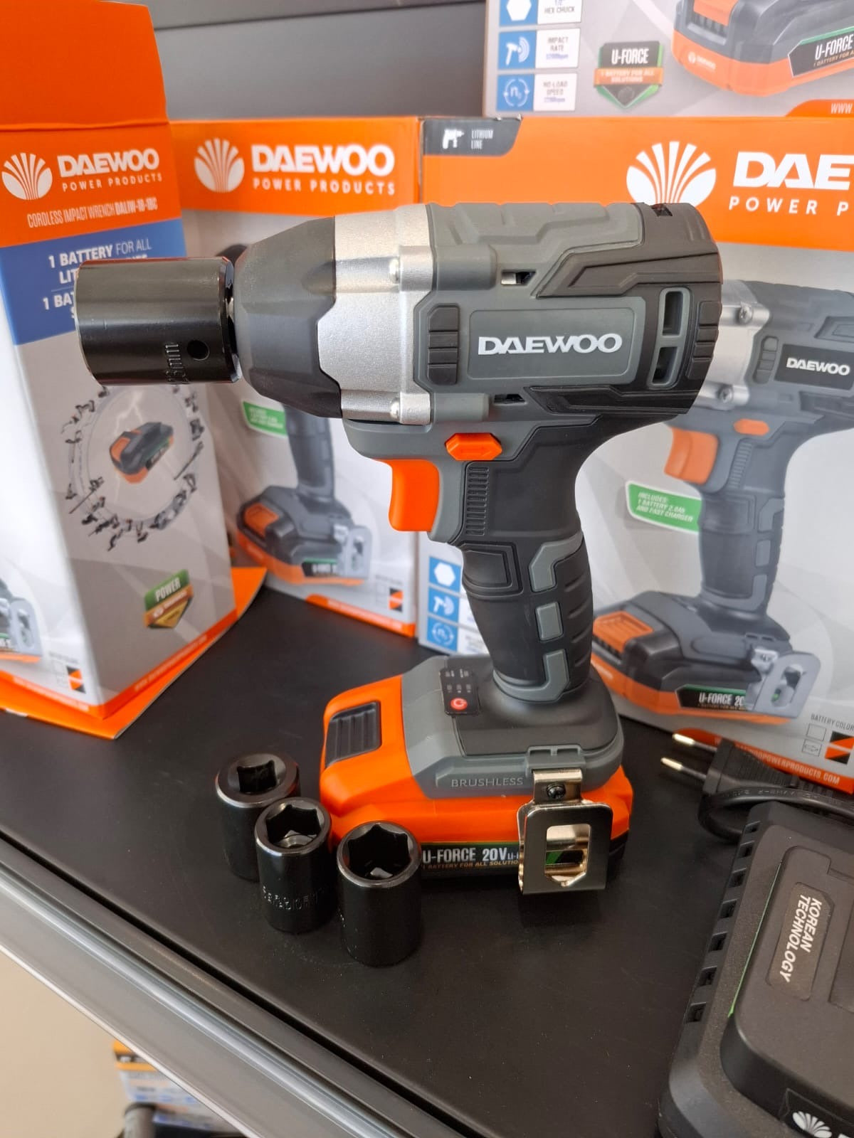 LLAVE DE IMPACTO DAEWOO 20V DALIW18-1BC